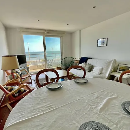 Appartement Joli Avec Terrasse Face à